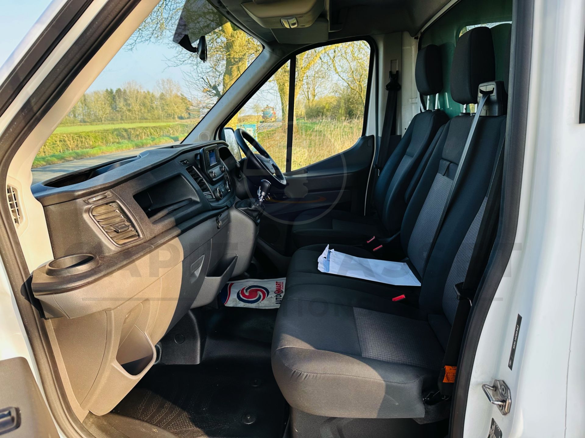 FORD TRANSIT 130 T350 *LWB - LUTON / BOX VAN* (2022 - EURO 6) 2.0 TDCI 'ECOBLUE' *REAR TAIL-LIFT* - Image 16 of 33