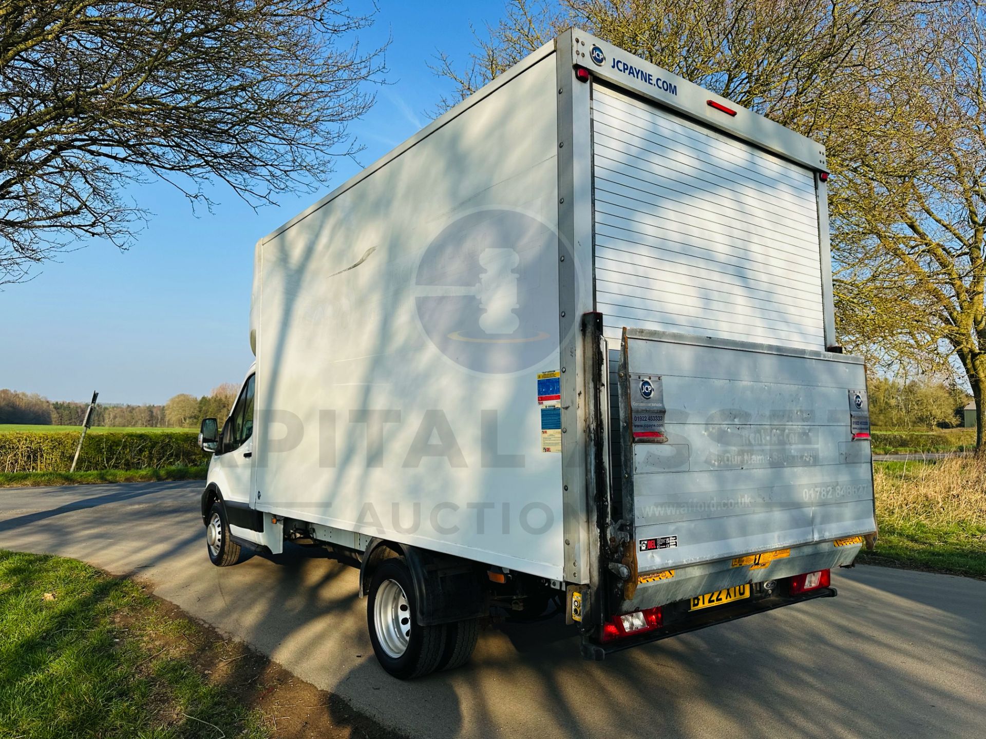 FORD TRANSIT 130 T350 *LWB - LUTON / BOX VAN* (2022 - EURO 6) 2.0 TDCI 'ECOBLUE' *REAR TAIL-LIFT* - Image 7 of 33