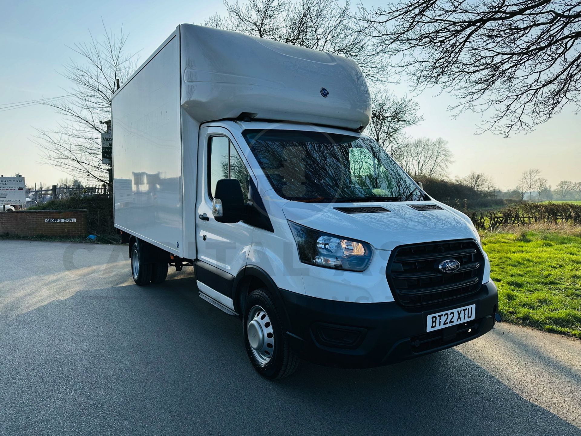 FORD TRANSIT 130 T350 *LWB - LUTON / BOX VAN* (2022 - EURO 6) 2.0 TDCI 'ECOBLUE' *REAR TAIL-LIFT* - Image 2 of 33