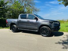 TOYOTA HILUX "INVINCIBLE" X 2.8 D4-D AUTO (204) D/CAB - 25 REG - ONLY 150 MILES!! - FULLY LOADED