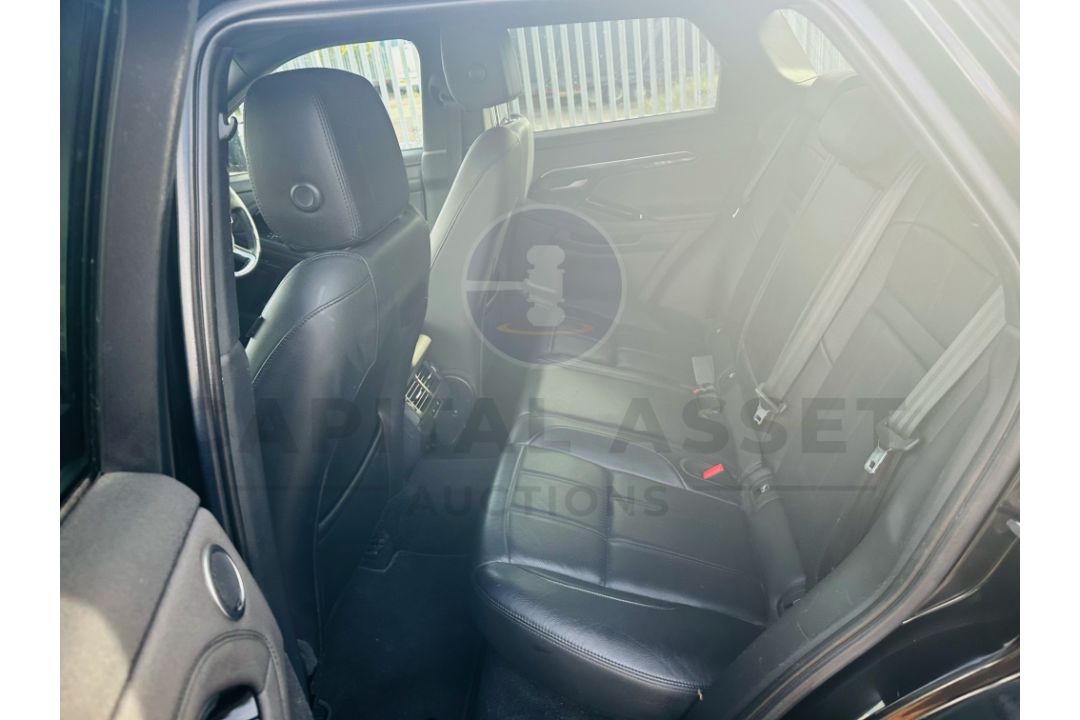 (ON SALE) RANGE ROVER EVOQUE 2.0d "MHEV" *R-DYNAMIC SE EDITION* AUTOMATIC - 19 REG -- NEW SHAPE - Image 14 of 34