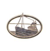 A modern 9ct gold brooch,