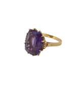 A synthetic colour change corundum ring,