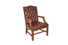 A GAINSBOROUGH MAHOGANY BROWN BUTTONED LEATHER UPHOLSTERED ARMCHAIR, SECOND HALF OF THE 20TH CENTURY