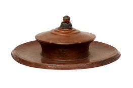 A RARE TIBETAN LACQUERED HAT MONK'S RIDING HAT, TSETOP 十八至十九世紀 漆器僧人騎馬帽