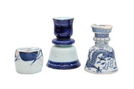 A GROUP OF THREE CHINESE BLUE AND WHITE INCENSE STICK HOLDERS 清 青花香插一組三件