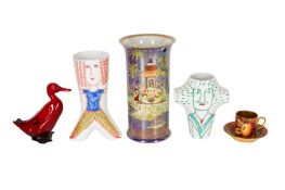 A GROUP OF 20TH CENTURY CERAMIC ITEMS