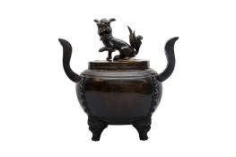 A CHINESE BRONZE 'LION DOG' CENSER AND COVER 清 十八或十九世紀 獅鈕銅香爐連蓋