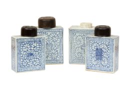 A SET OF FOUR CHINESE EXPORT BLUE AND WHITE TEA CADDIES 十九世紀 外銷青花茶葉罐一組四件
