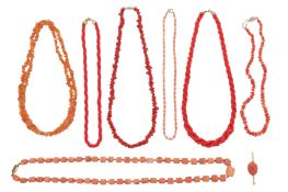 A COLLECTION OF CORAL AND AMBER JEWELLERY