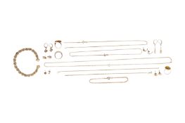 A GROUP OF SILVER JEWELLERY