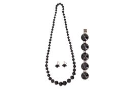 A GROUP OF JET AND BANDED AGATE JEWELLERY