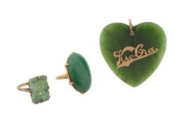A COLLECTION OF JEWELLERY
