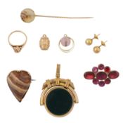 A collection of jewellery