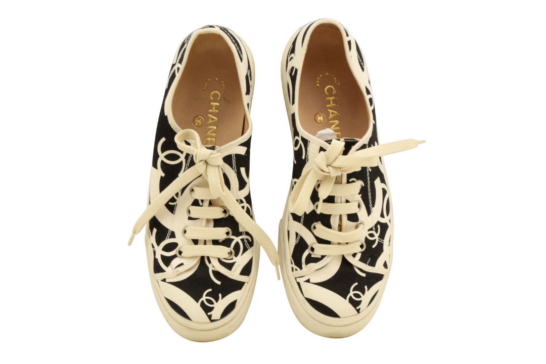 Chanel Black CC Flatform Sneaker - Image 2 of 5