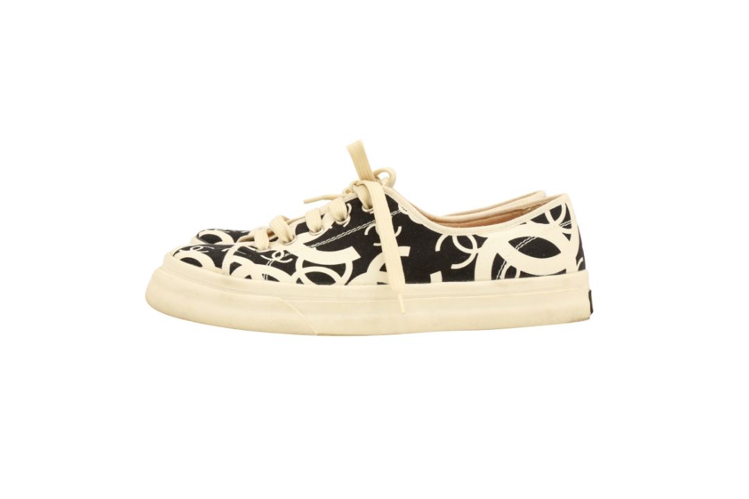 Chanel Black CC Flatform Sneaker - Image 3 of 5