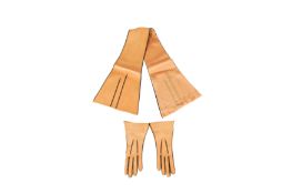 Hermès, Paris Riding gloves and scarf set