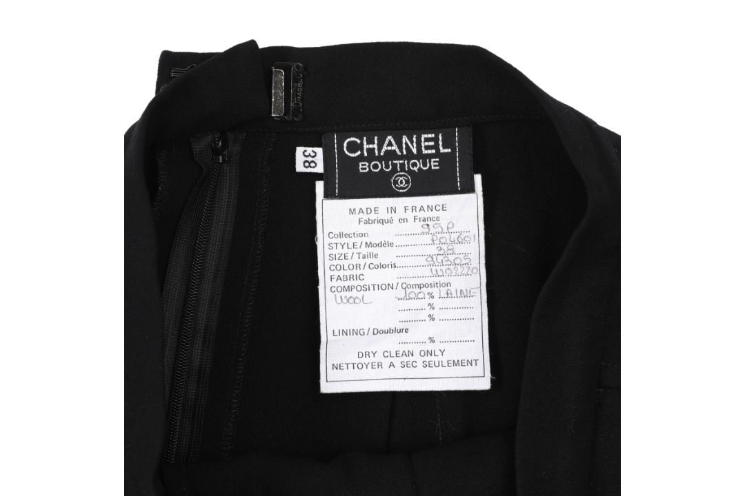 Chanel Black Wool Crepe Pleat Skirt - Size 38 - Image 3 of 3