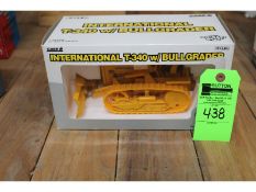 IH T340 Crawler w/Bullgrader - Yellow