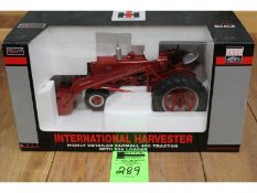 IH Farmall 400 Tractor w/33A Loader - High Detail