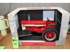 IH Farmall 560 Tractor - 1/8th Scale