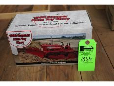 IH TD340 Bullgrader - 1999 Toy Show Edn.