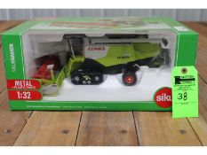 Claas Lexion 770 Combine on Tracs - 1:32 Scale