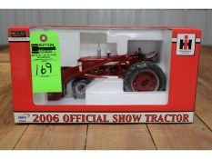 IH Farmall 350 2006 World Pork Show Tractor 1/16th Scale - Ltd. Edn