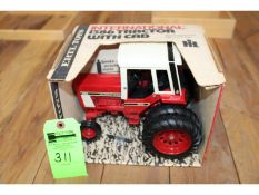 IH 1586 Tractor w/Cab & Duals in Older Red & White Box