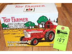 IH 660 Toy Farmer 1999 - Farm Toy Show Coll. Edn.