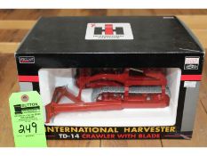 IH TD Crawler w/Blade- Red