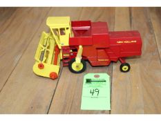 NH Combine - No Box - 1:32 Scale