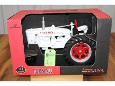 Farmall M Tractor - Demonstrator Edn. - 1/8th Scale