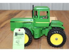 JD 8650 4WD Tractor w/Duals - 1/16th Scale - No Box