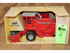 MF 860 Combine