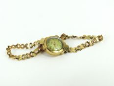 Roamer - a ladies 9ct gold wristwatch on a 9ct gol