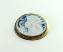 A modern 9ct gold framed cameo brooch, the black a
