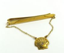 A 9ct gold Shell long service tie slide, the plain
