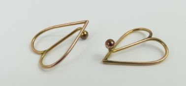 A pair of Edwardian collar/tie clips, with plain g
