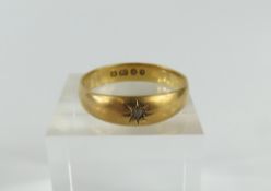 An 18ct gold band with star set with a single old