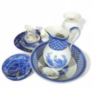 A quantity of porcelain and chinaware, including a