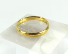 A plain 22ct gold wedding band