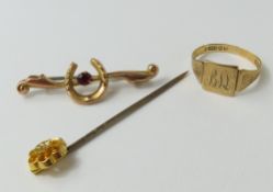 A ladies 9ct gold signet ring