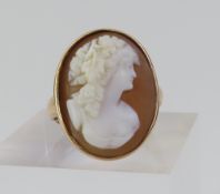 A 9ct rose gold brown shell cameo ring, the oval s