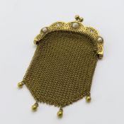 A small yellow metal coin purse, the engraved deco