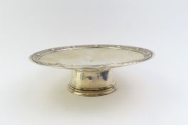 A 1934 shallow silver comport, on a plain pedestal