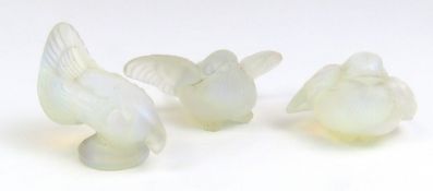 A Sabino glass opalescent glass bird with outstret