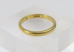 An 18ct gold wedding band, made by The Albion Chai