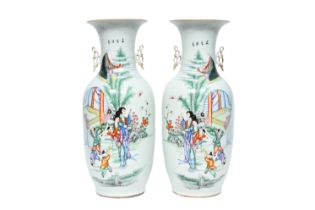 A pair of Chinese famille rose vases with ladies and children in a palace garden, 19th/20th C.