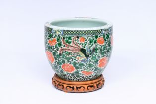 A Chinese famille verte 'phoenixes' jardiniere, 19th C.
